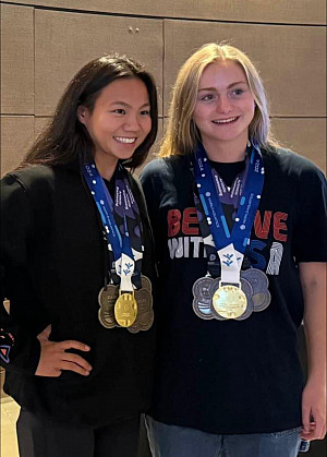 Emma Moore '24 and Morgan Woelfel '24